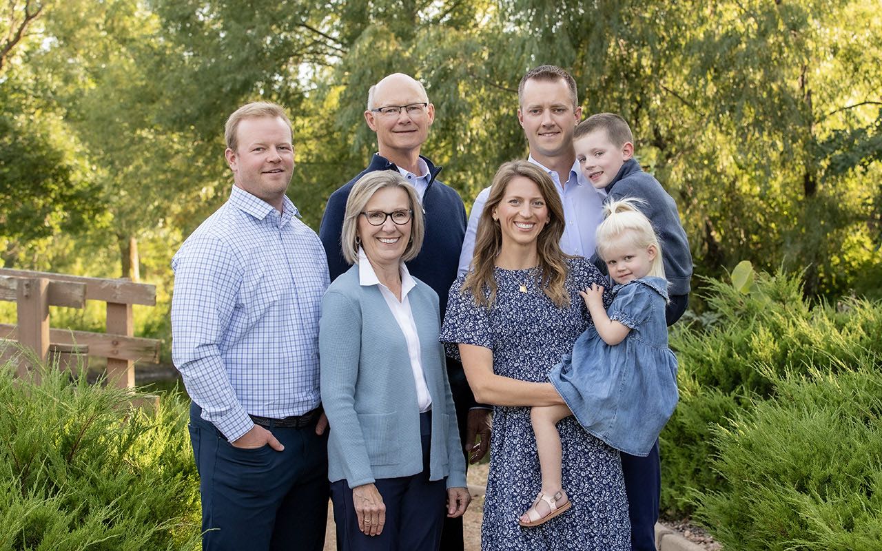 Group Family Photo by Lynn Laumann Photography