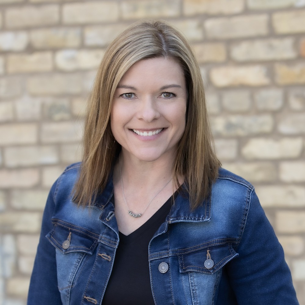 Lynn Laumann - Chaska portrait photographer
